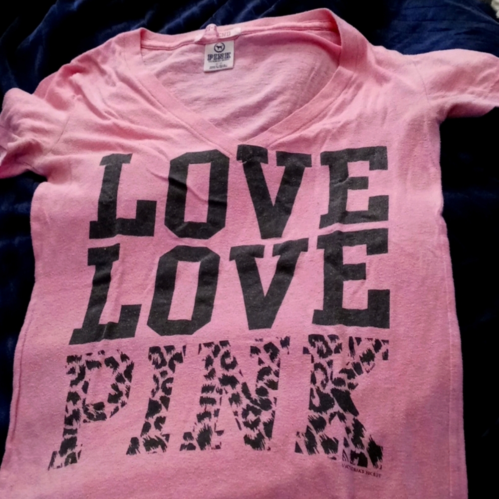 Pink VS t-shirt